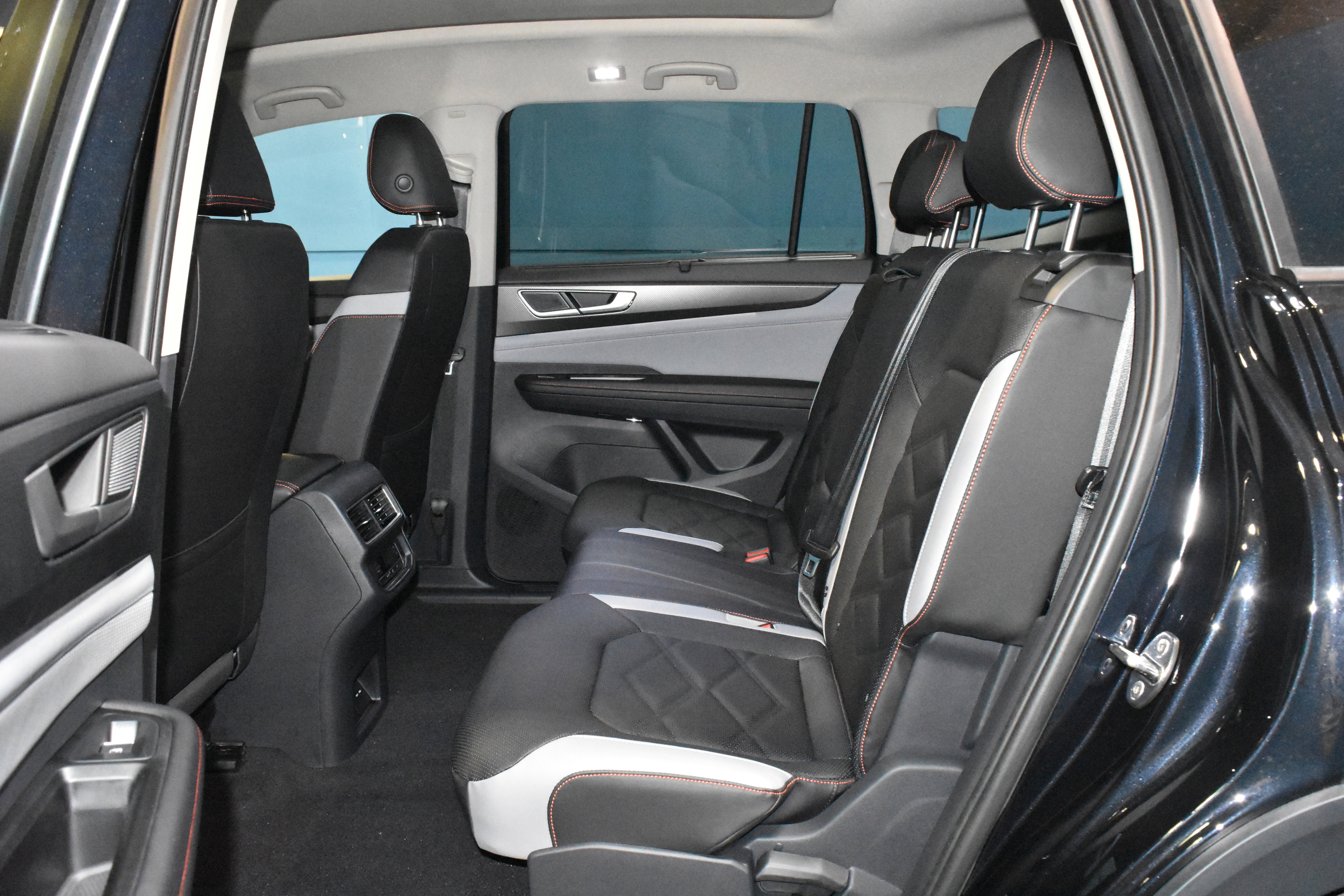 New 2026 Volkswagen Atlas Peak Edition AWD/4WD image 16