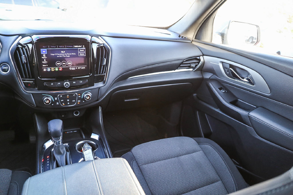 Certified 2023 Chevrolet Traverse LT FWD image 35