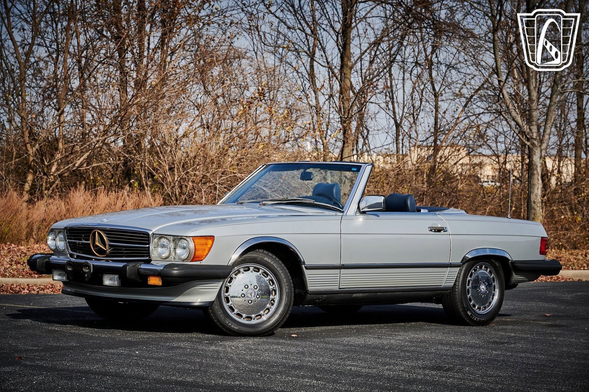 Used 1988 Mercedes-Benz 560 SL image 3