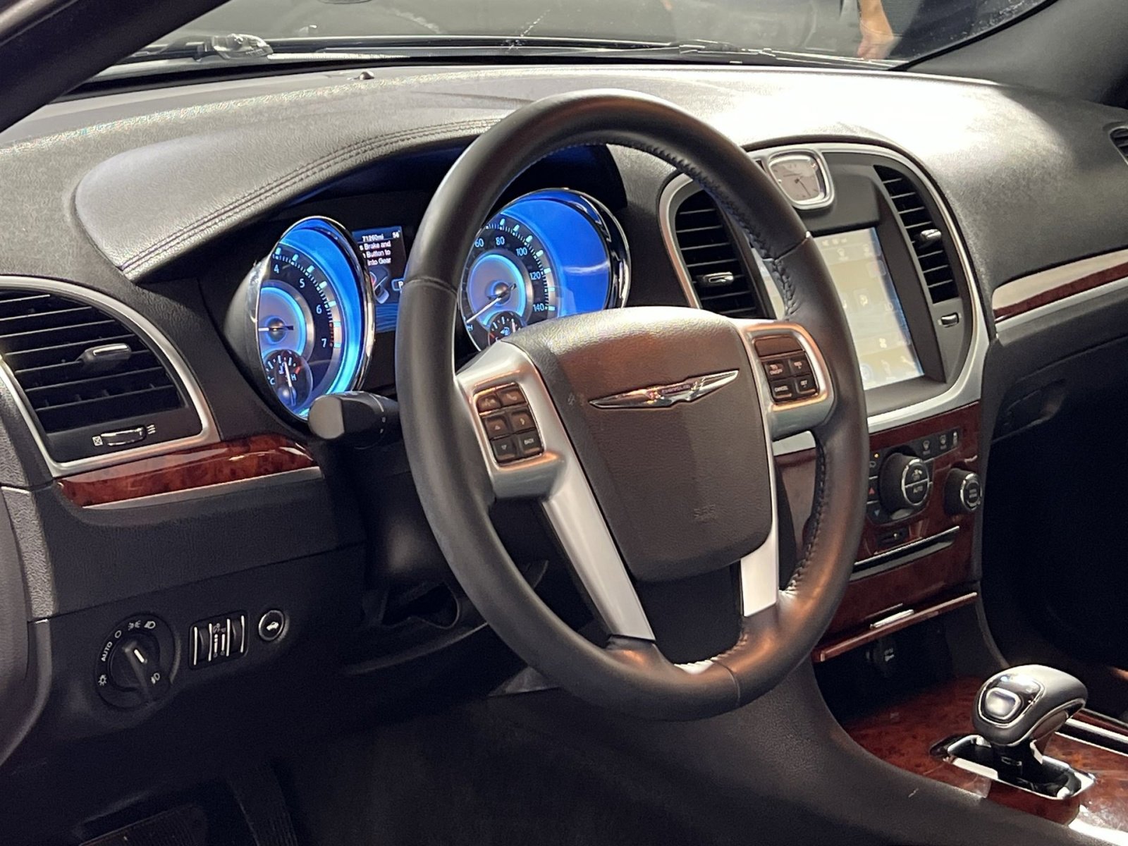 Used 2012 Chrysler 300 Limited image 16