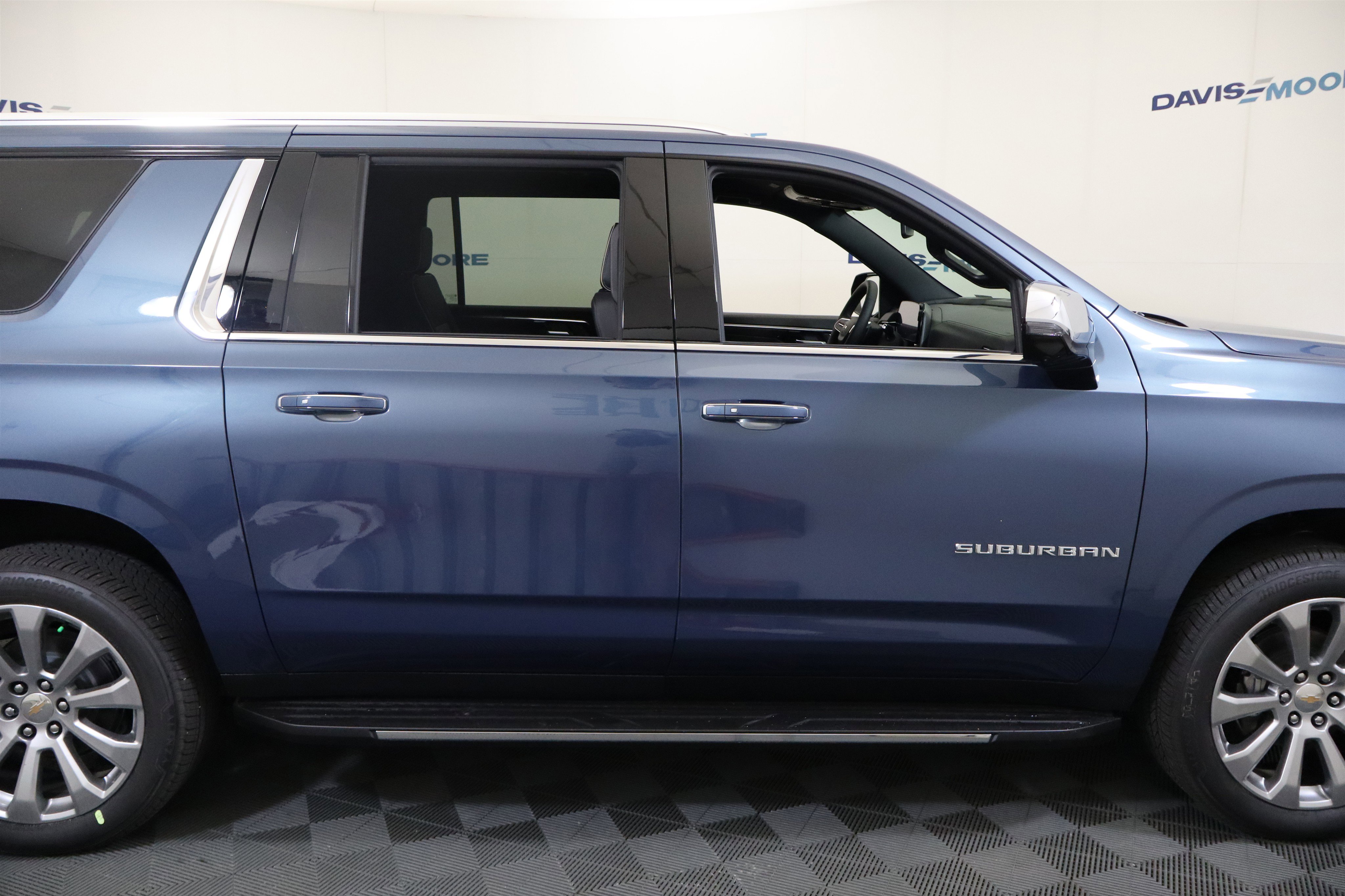 New 2025 Chevrolet Suburban Premier image 4