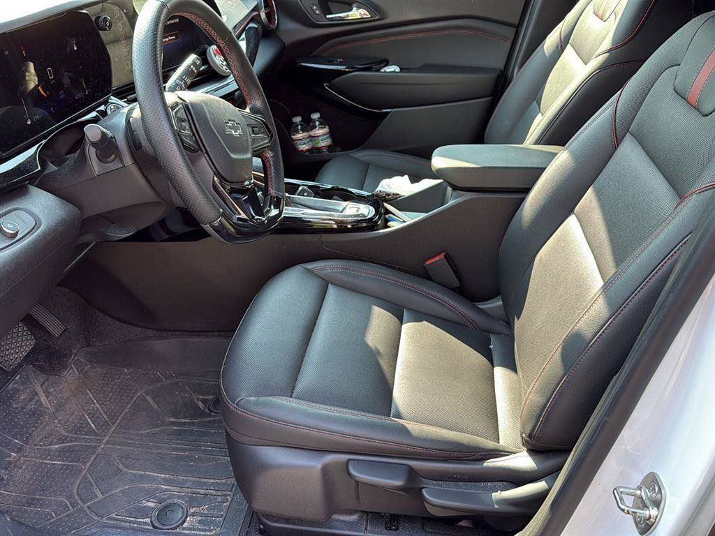 Used 2024 Chevrolet Trax RS w/ Sunroof Package FWD image 10