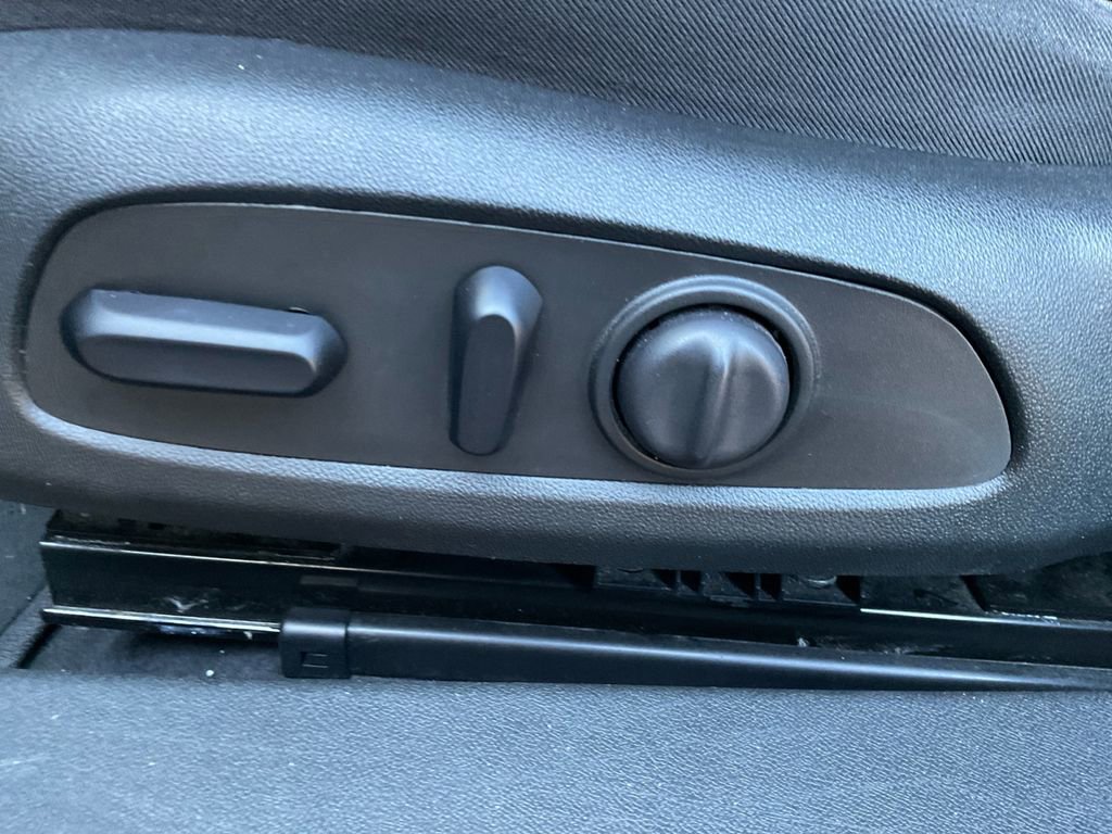 Used 2023 Chevrolet Malibu LT image 32