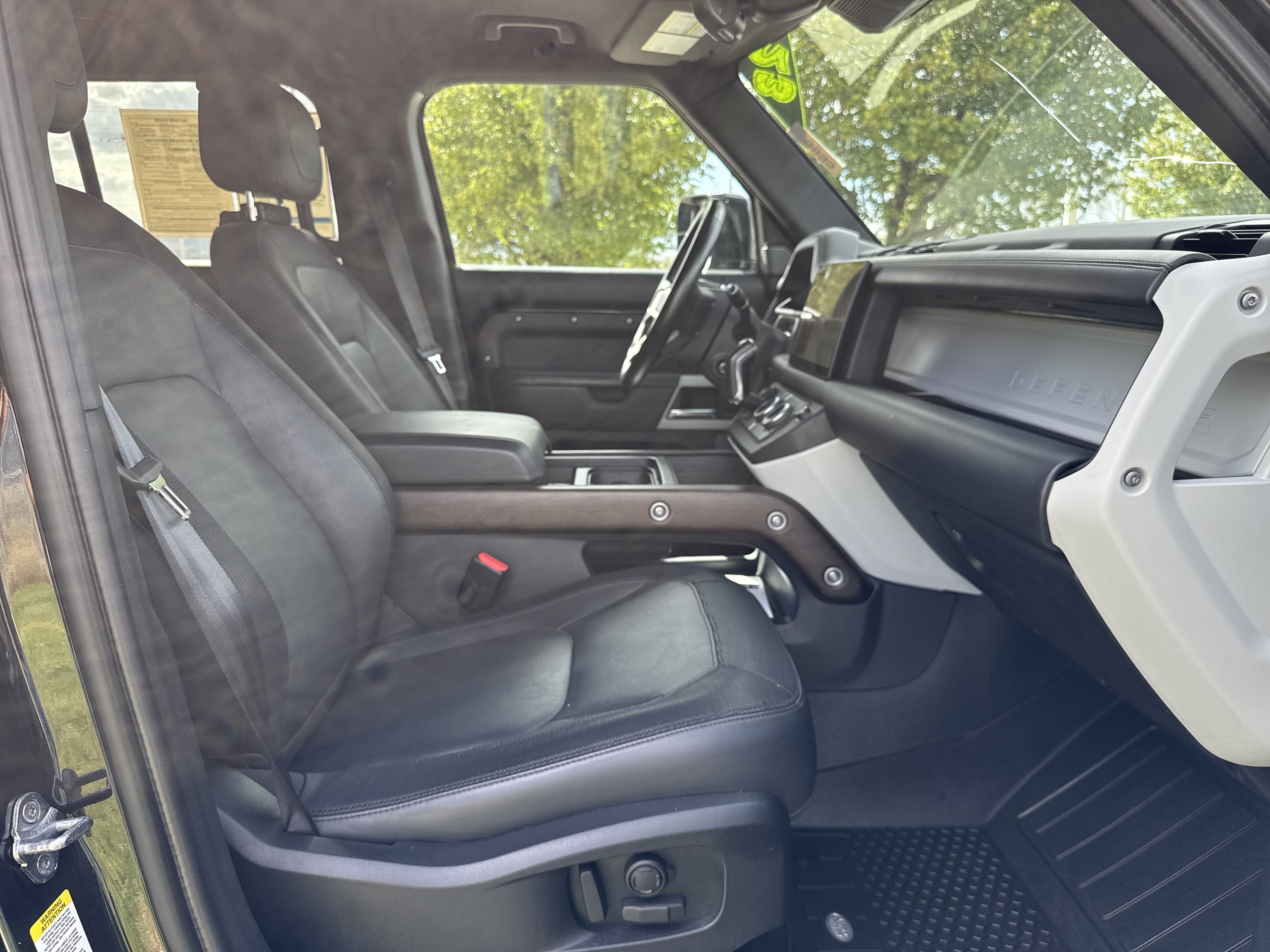 Used 2023 Land Rover Defender 110 X-Dynamic SE AWD/4WD image 20