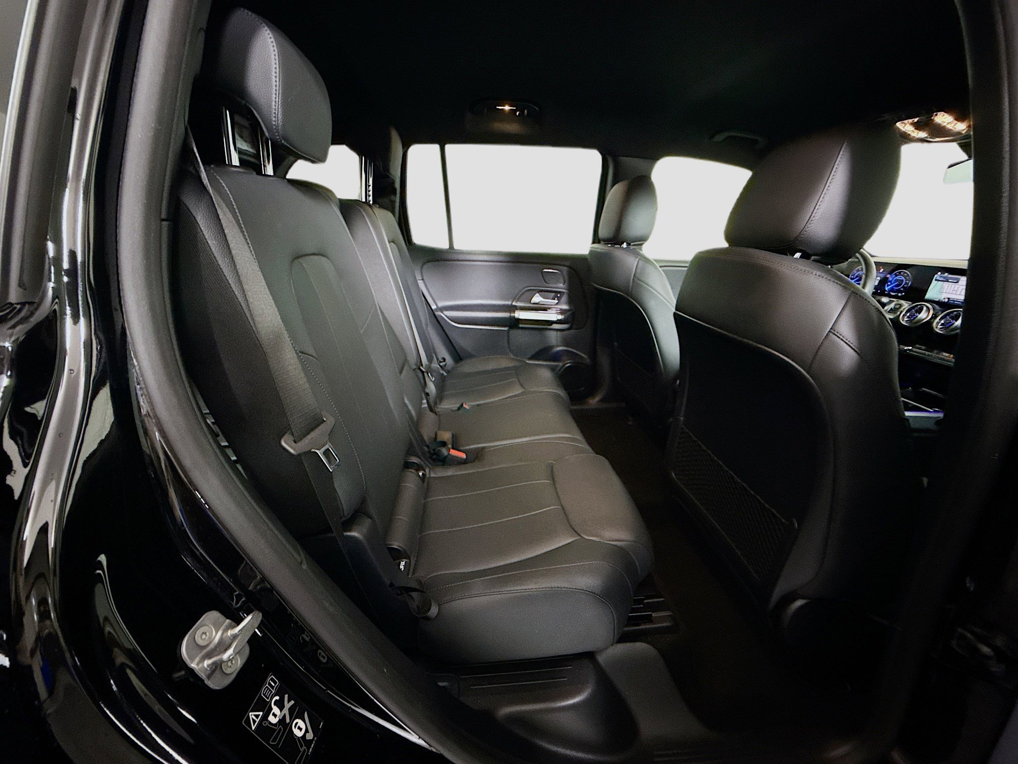 Used 2024 Mercedes-Benz EQB 300 4MATIC image 27