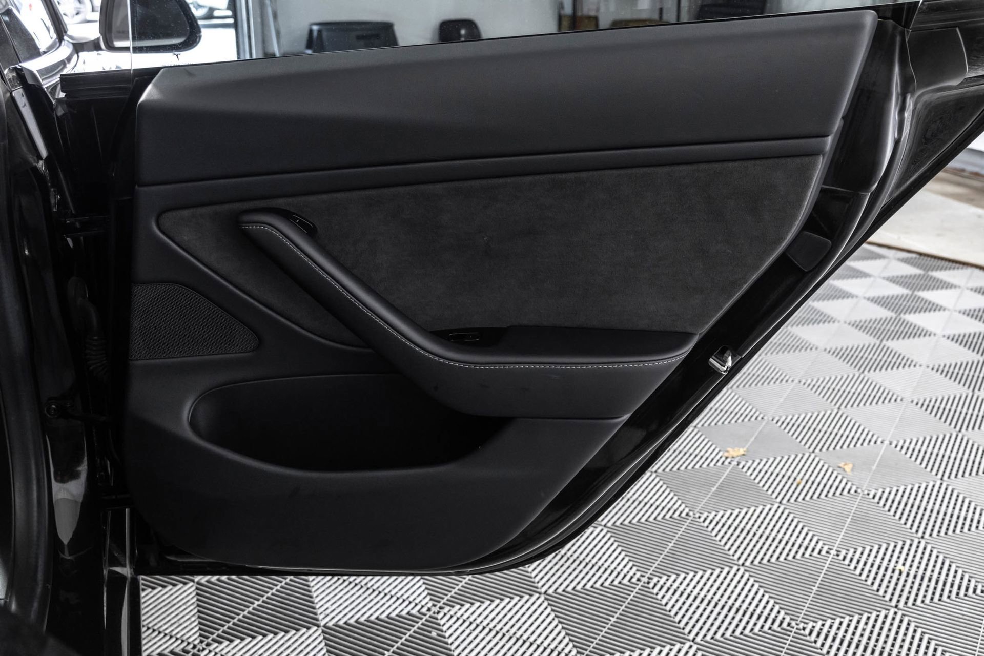 Used 2018 Tesla Model 3 Long Range AWD/4WD image 37