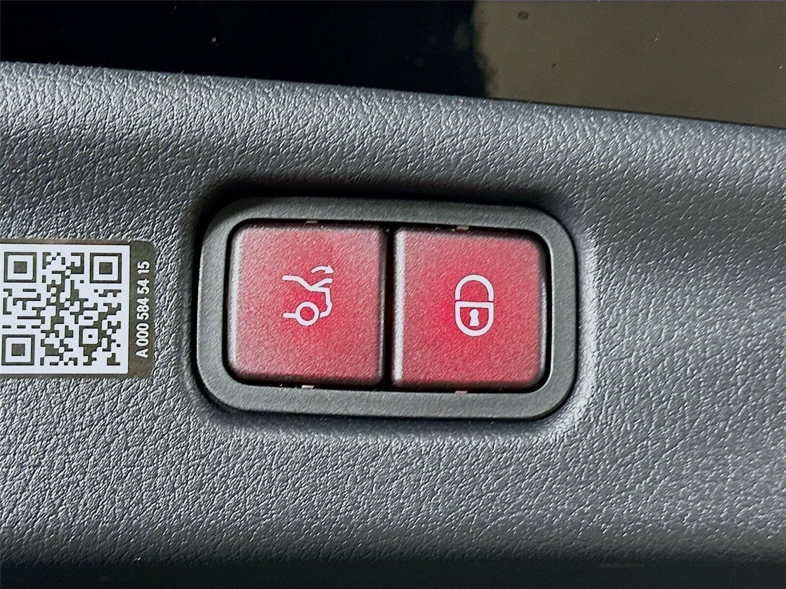 Used 2026 Mercedes-Benz C 300 4MATIC Sedan image 34