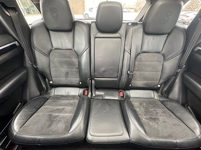 Used 2017 Porsche Cayenne AWD/4WD image 32