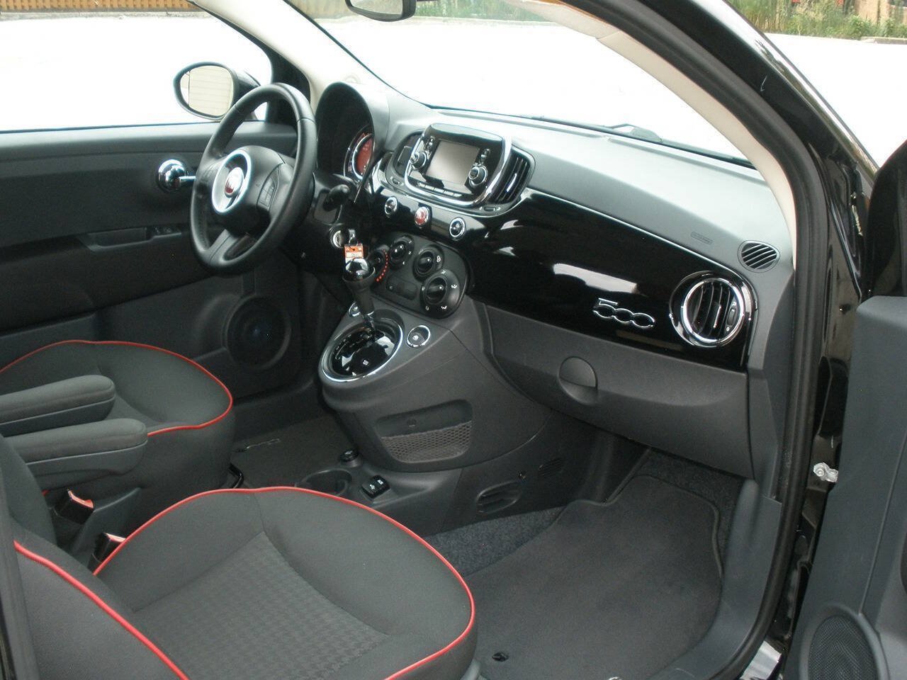 Used 2017 FIAT 500 Pop w/ Sport Appearance Package FWD image 31