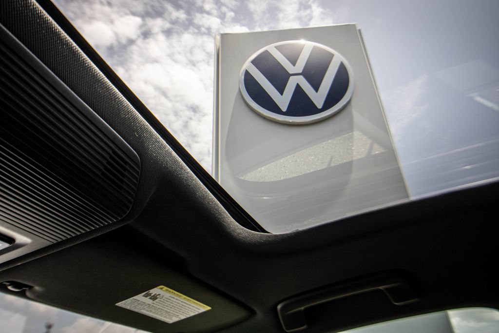 Used 2025 Volkswagen GTI SE FWD image 46