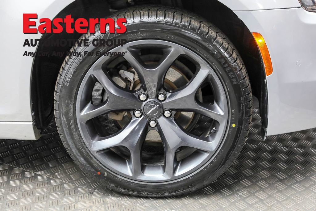 Used 2023 Chrysler 300 S image 32