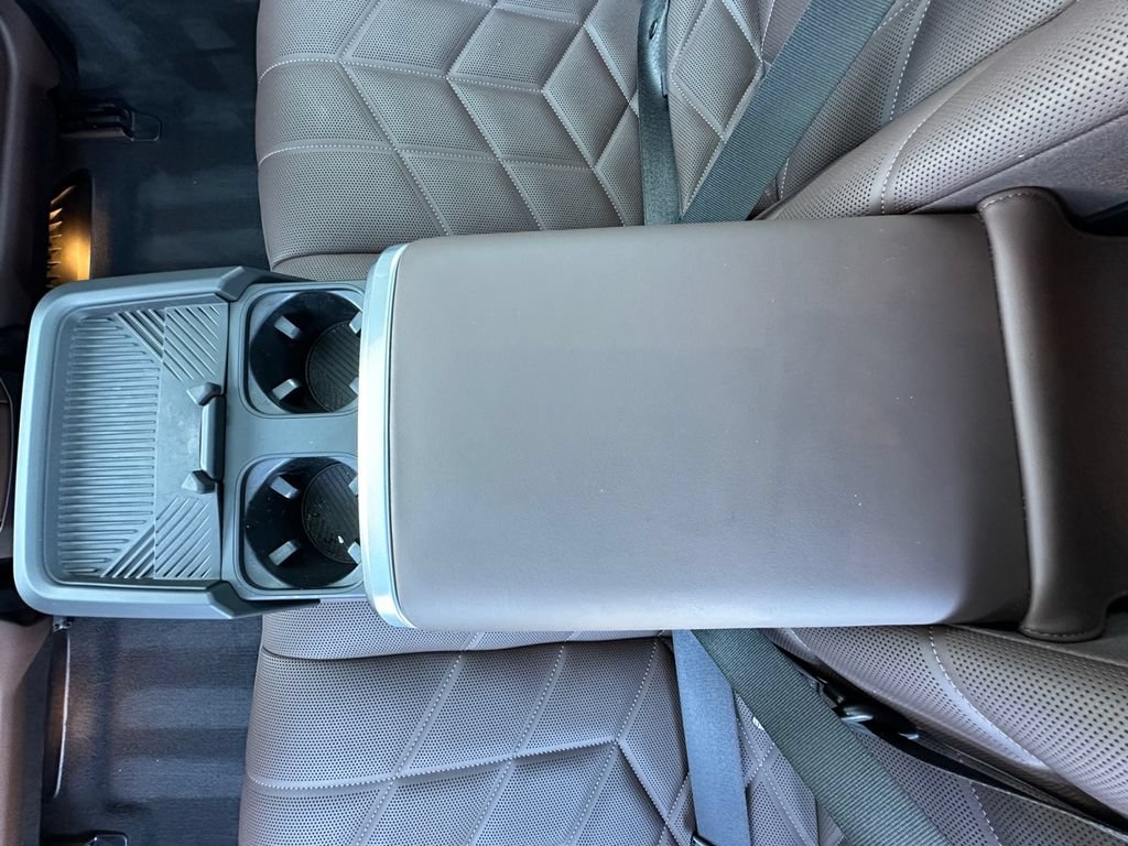 Used 2025 BMW 740i xDrive AWD/4WD image 24