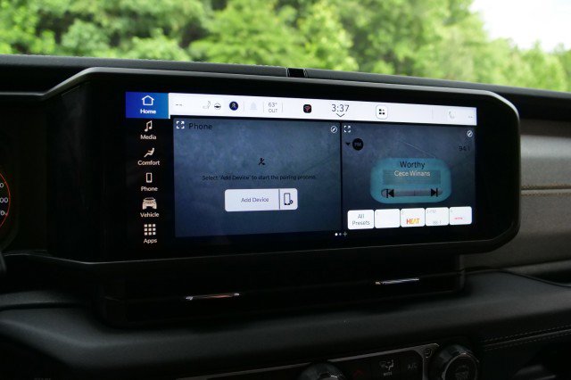 Used 2025 Jeep Wrangler Unlimited Sahara AWD/4WD image 10