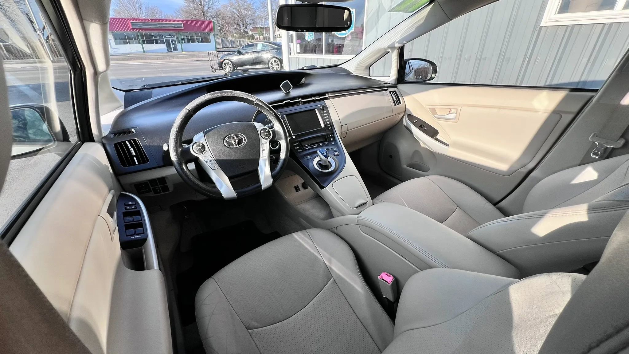 Used 2011 Toyota Prius Five w/ Advanced Technology Pkg image 15