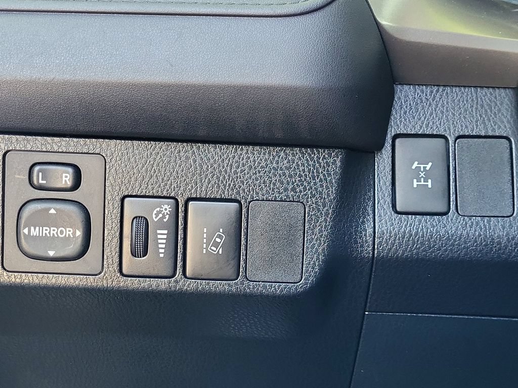 Used 2018 Toyota RAV4 LE w/ All Weather Liner Package AWD/4WD image 32