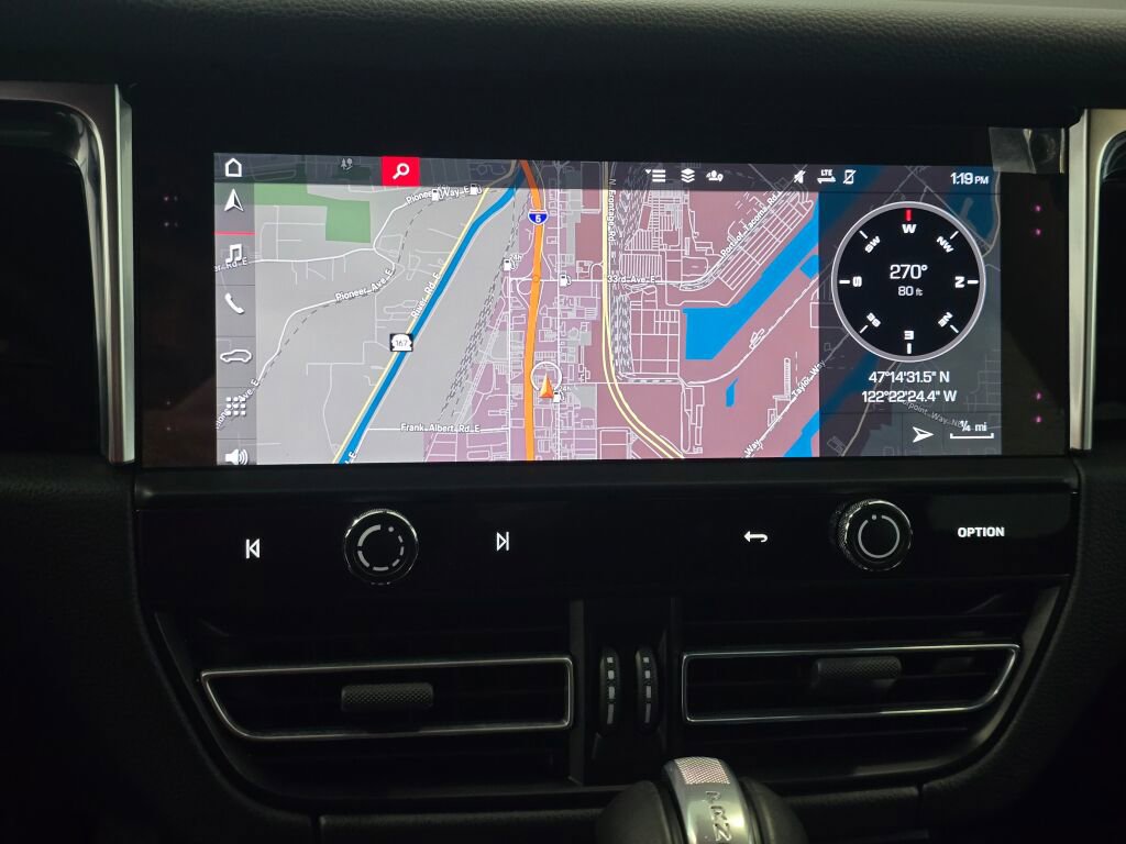 Certified 2024 Porsche Macan image 16