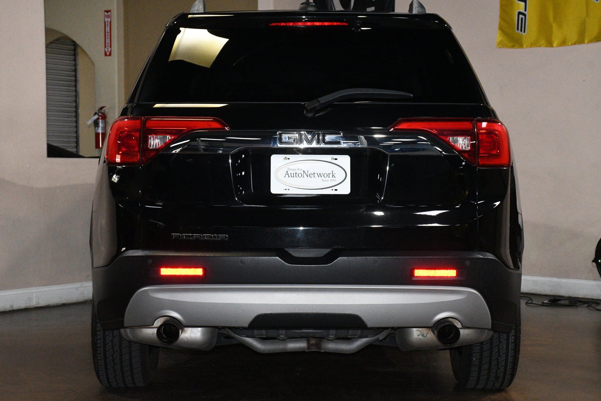 Used 2019 GMC Acadia SLT FWD image 2