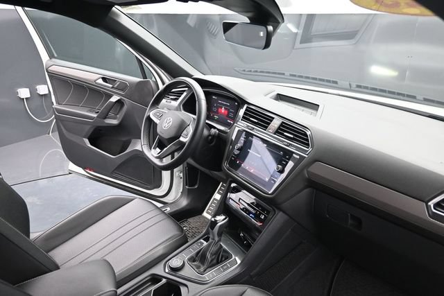 Used 2023 Volkswagen Tiguan SE R-Line AWD/4WD image 42