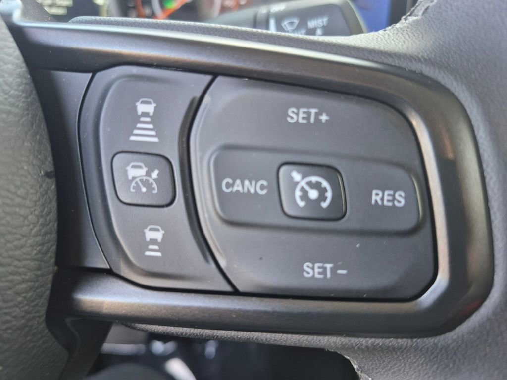 Used 2025 Jeep Gladiator Mojave w/ Convenience Group AWD/4WD image 16