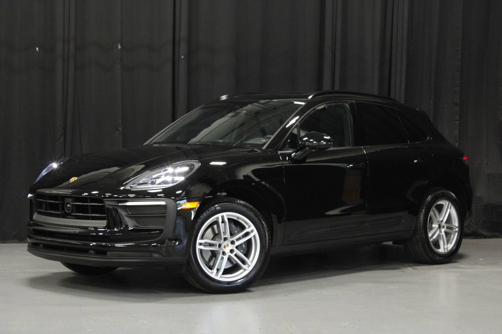 Certified 2026 Porsche Macan AWD/4WD image 1