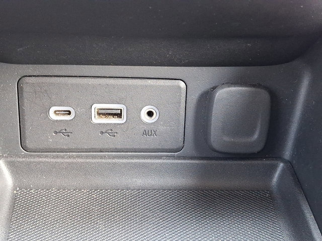 Used 2024 GMC Terrain SLE image 25