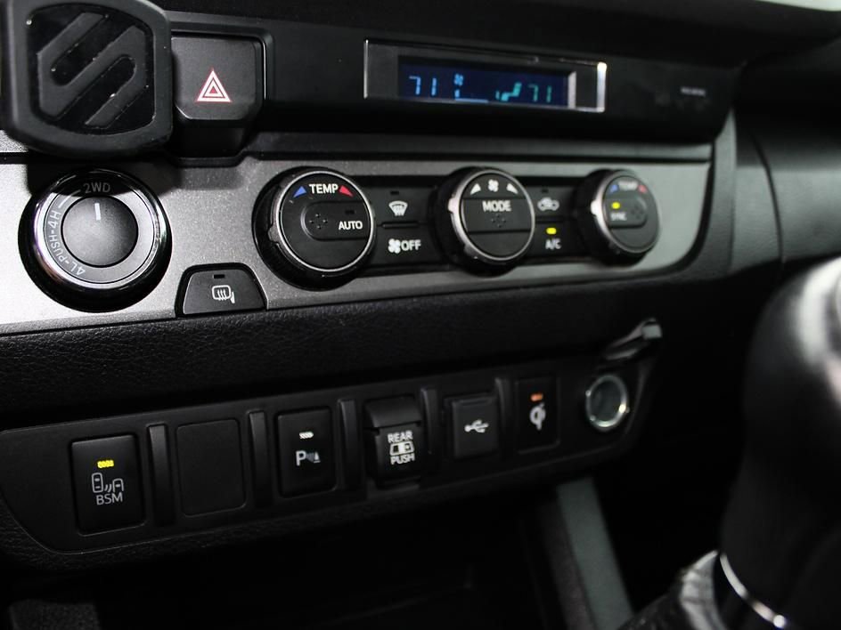Used 2021 Toyota Tacoma TRD Off-Road w/ Technology Package AWD/4WD image 12
