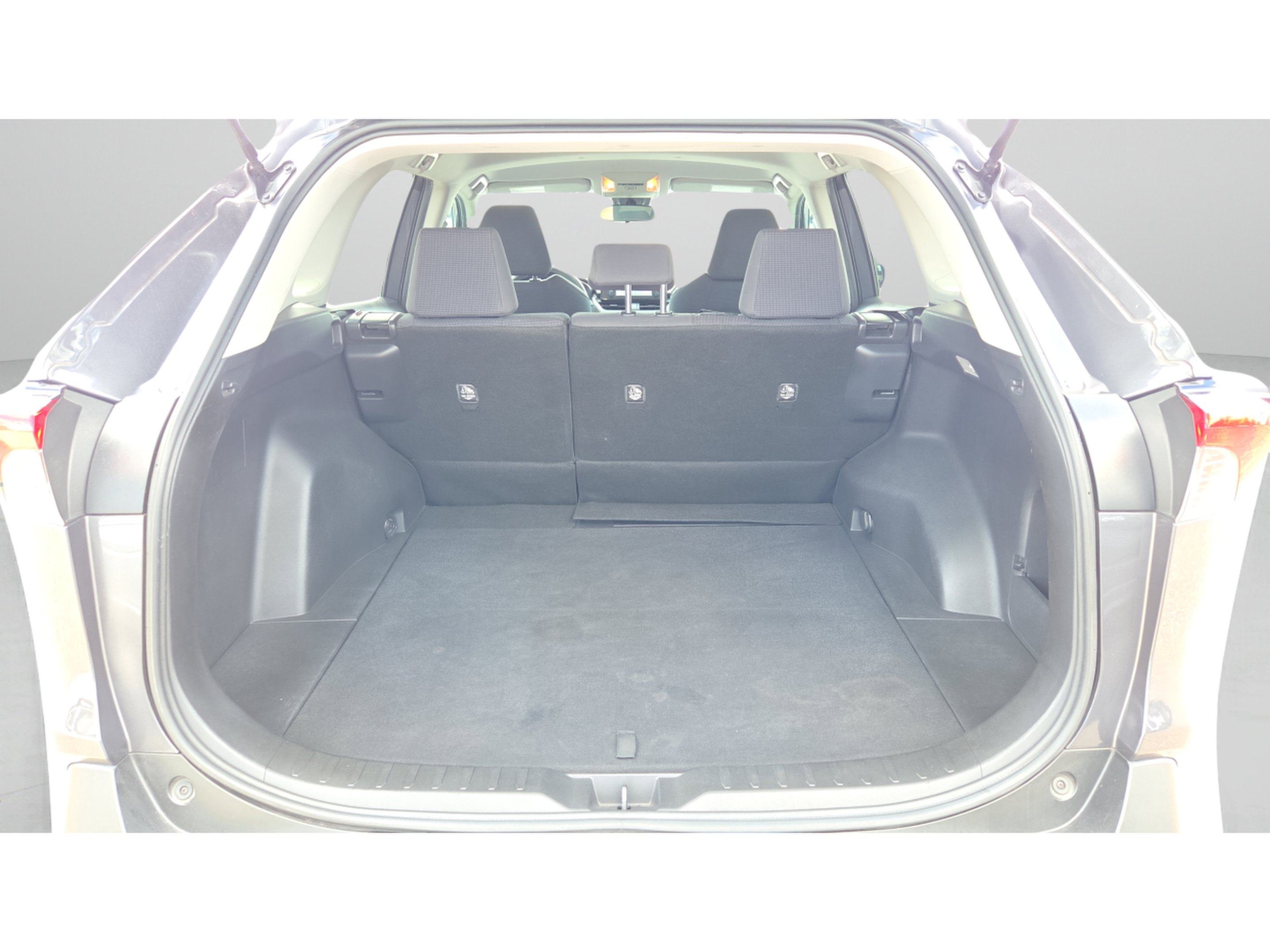 Used 2019 Toyota RAV4 LE FWD image 9