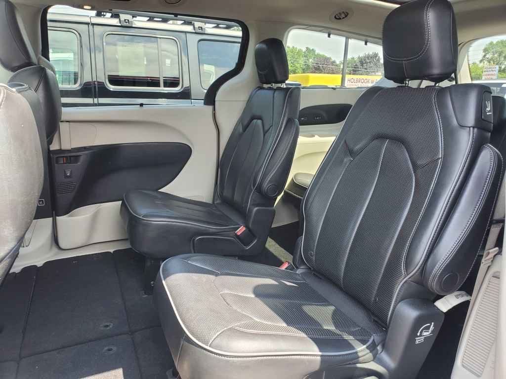 Used 2018 Chrysler Pacifica Limited FWD image 30