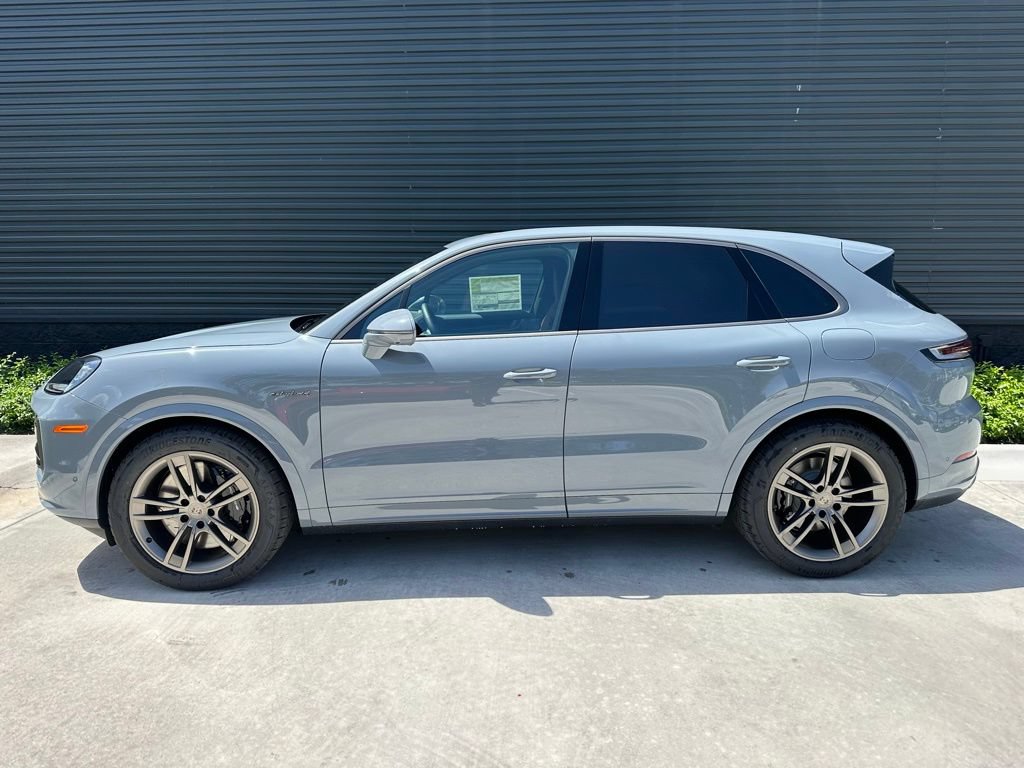 Certified 2025 Porsche Cayenne Turbo AWD/4WD image 2