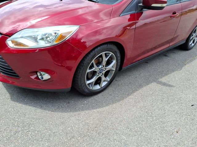 Used 2014 Ford Focus SE w/ Equipment Group 201A FWD image 4