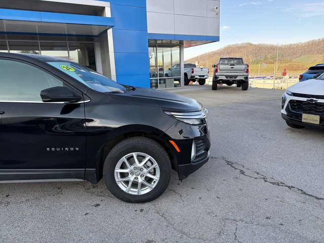 Used 2024 Chevrolet Equinox LT image 2
