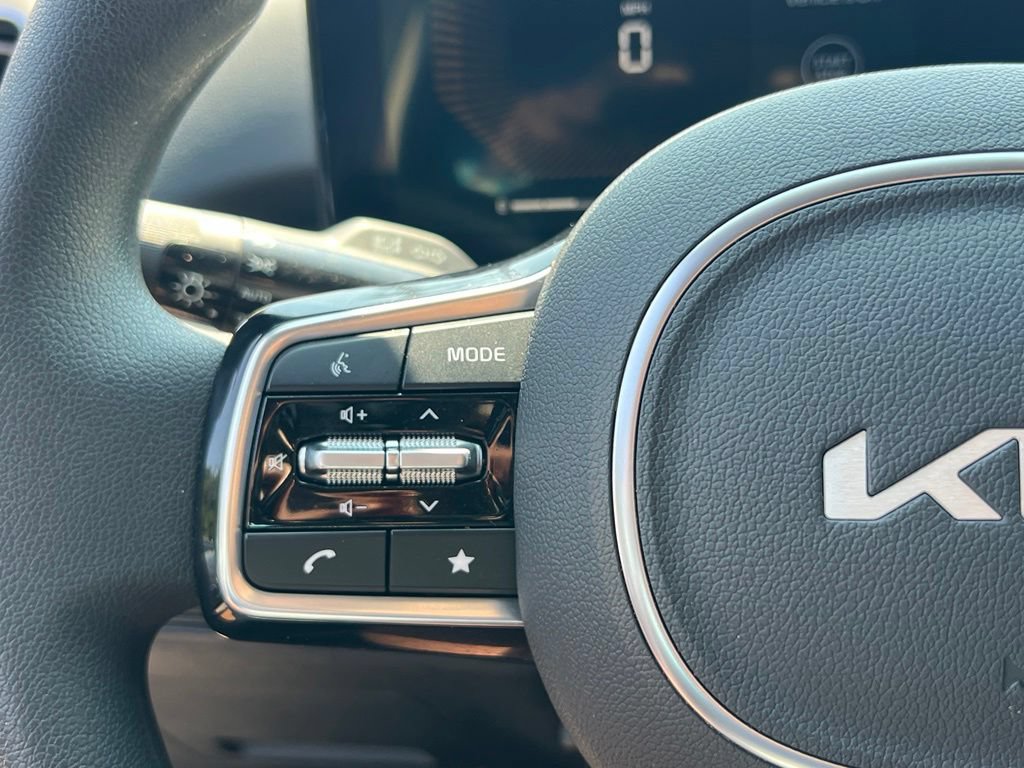 Certified 2025 Kia Sorento LX FWD image 20
