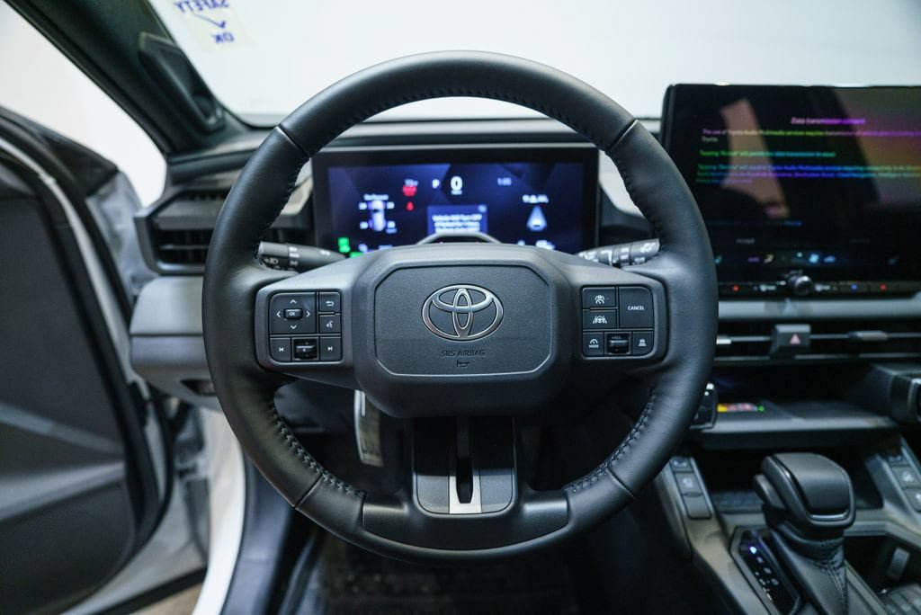 Used 2025 Toyota Grand Highlander AWD image 17