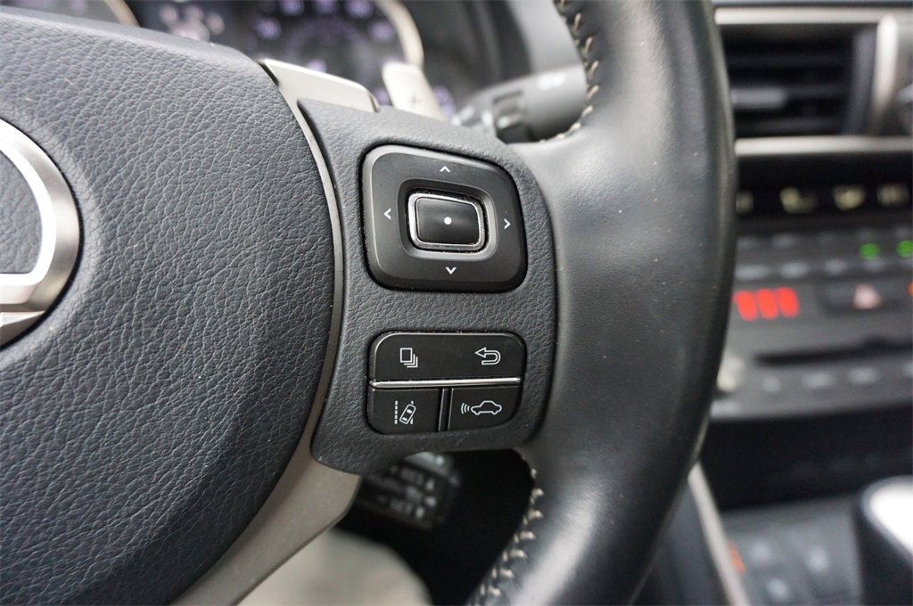 Used 2020 Lexus IS 300 AWD w/ Premium Package image 9