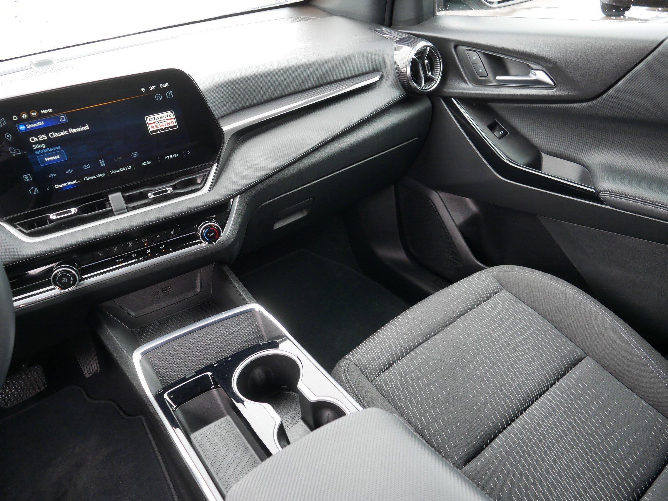 Used 2025 Chevrolet Equinox LT image 11