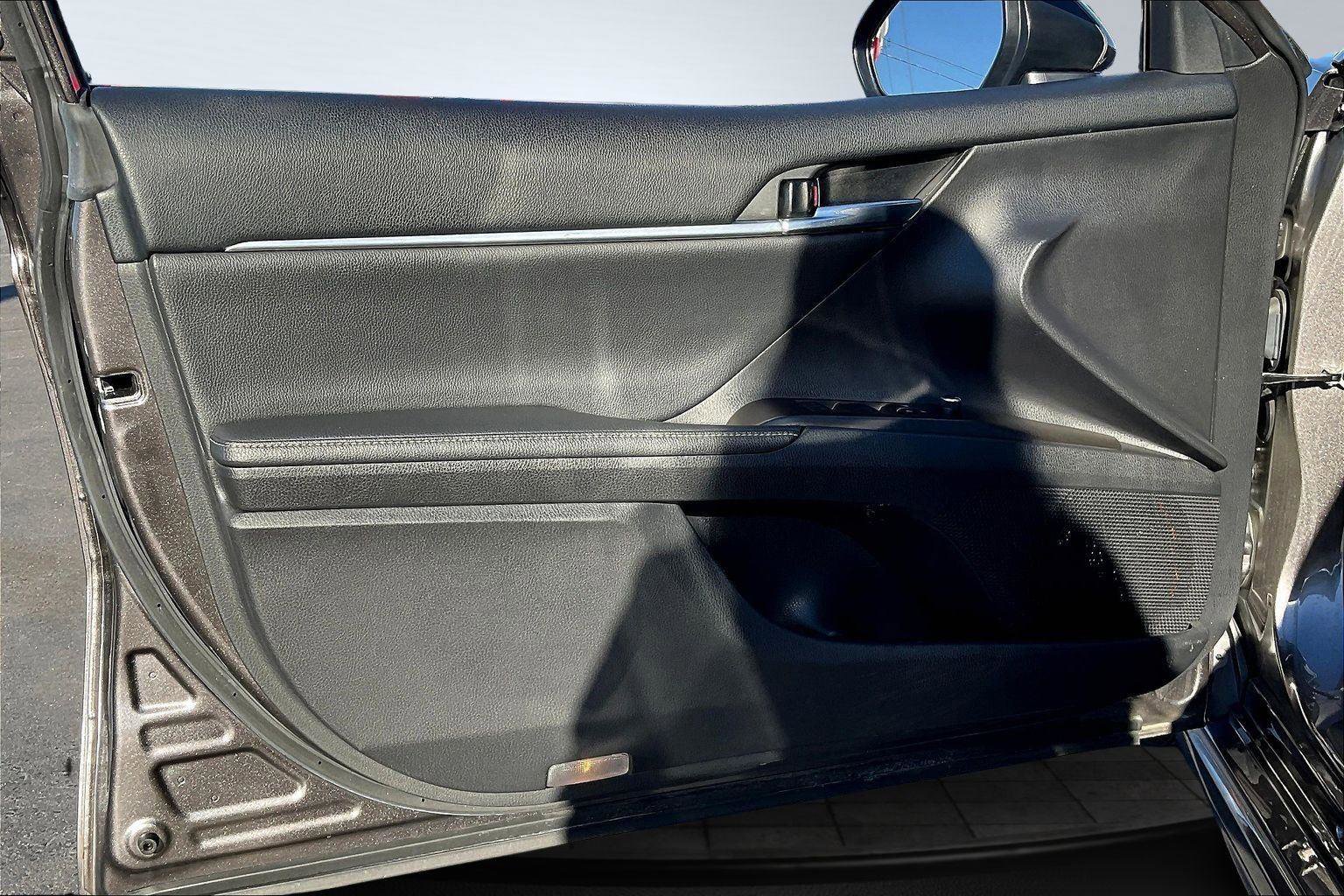 Used 2022 Toyota Camry XSE image 23