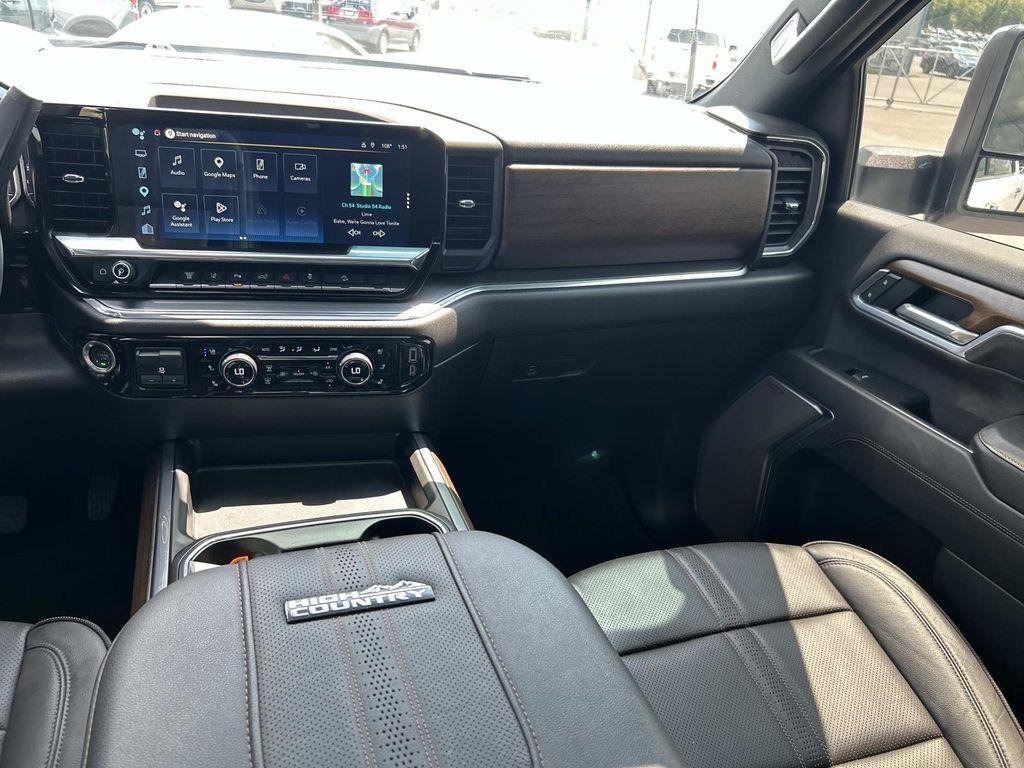 Used 2025 Chevrolet Silverado 3500 High Country w/ High Country Premium Package AWD/4WD image 29