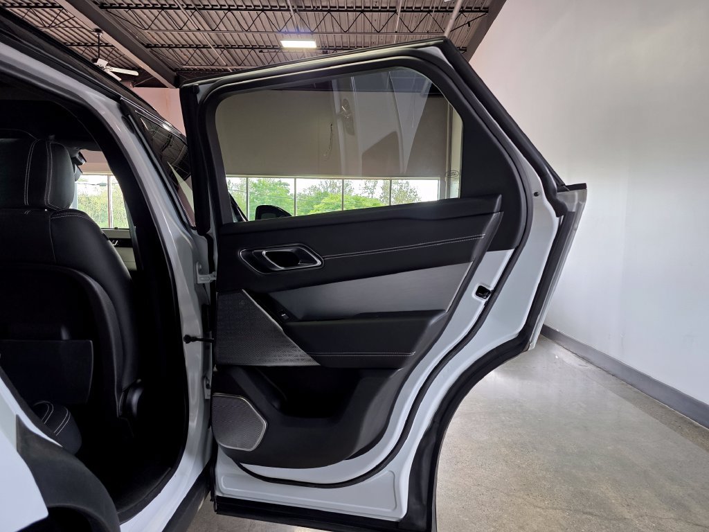 Used 2019 Land Rover Range Rover Velar R-Dynamic SE AWD/4WD image 24