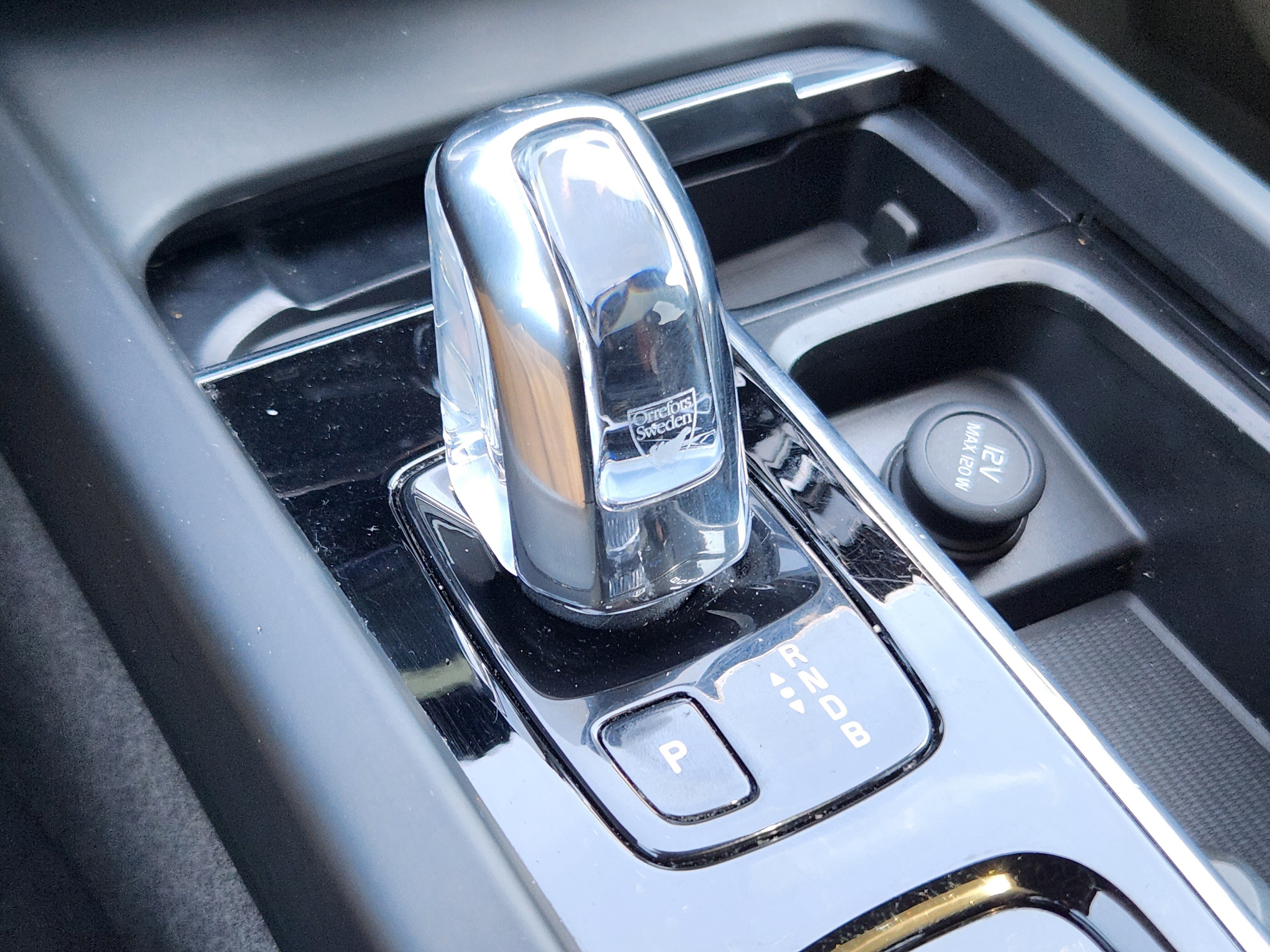 Used 2018 Volvo XC60 T8 Inscription w/ Luxury Seat Package AWD/4WD image 18