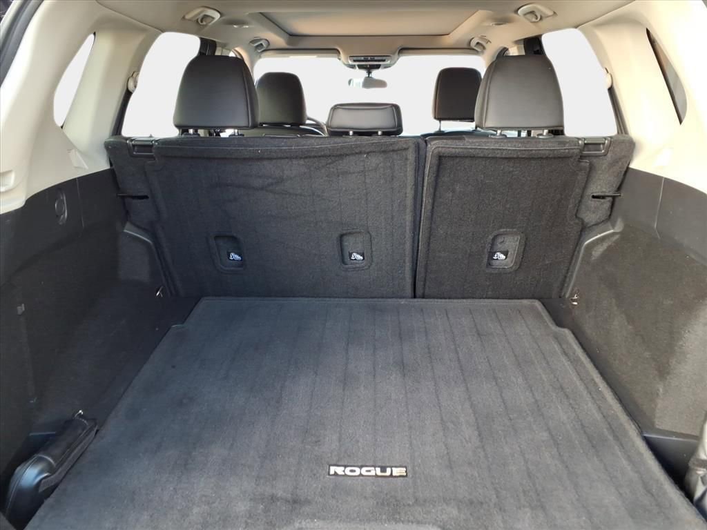 Used 2022 Nissan Rogue SV w/ SV Premium Package image 17