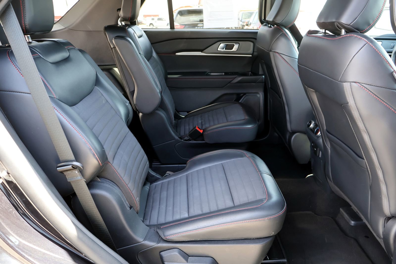 Used 2025 Ford Explorer ST-Line AWD/4WD image 15