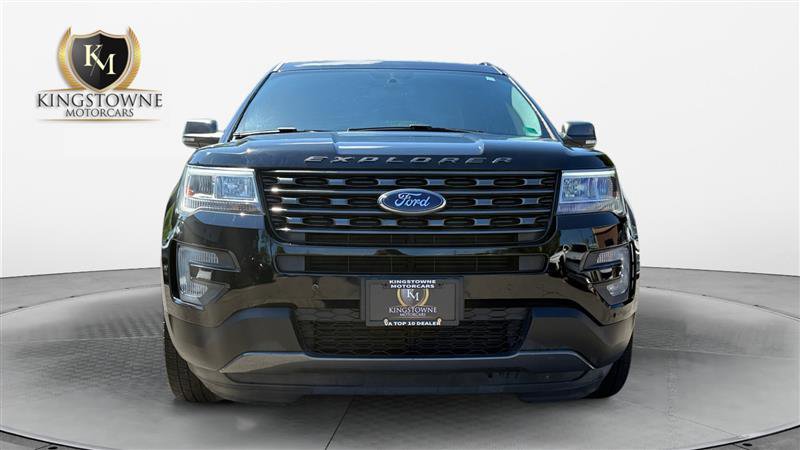 Used 2017 Ford Explorer XLT w/ Equipment Group 202A FWD image 8