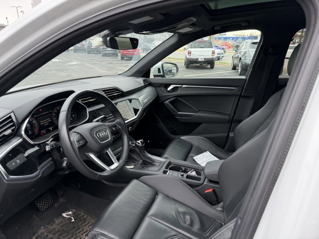 Used 2023 Audi Q3 2.0T Premium Plus w/ Premium Plus Package image 5