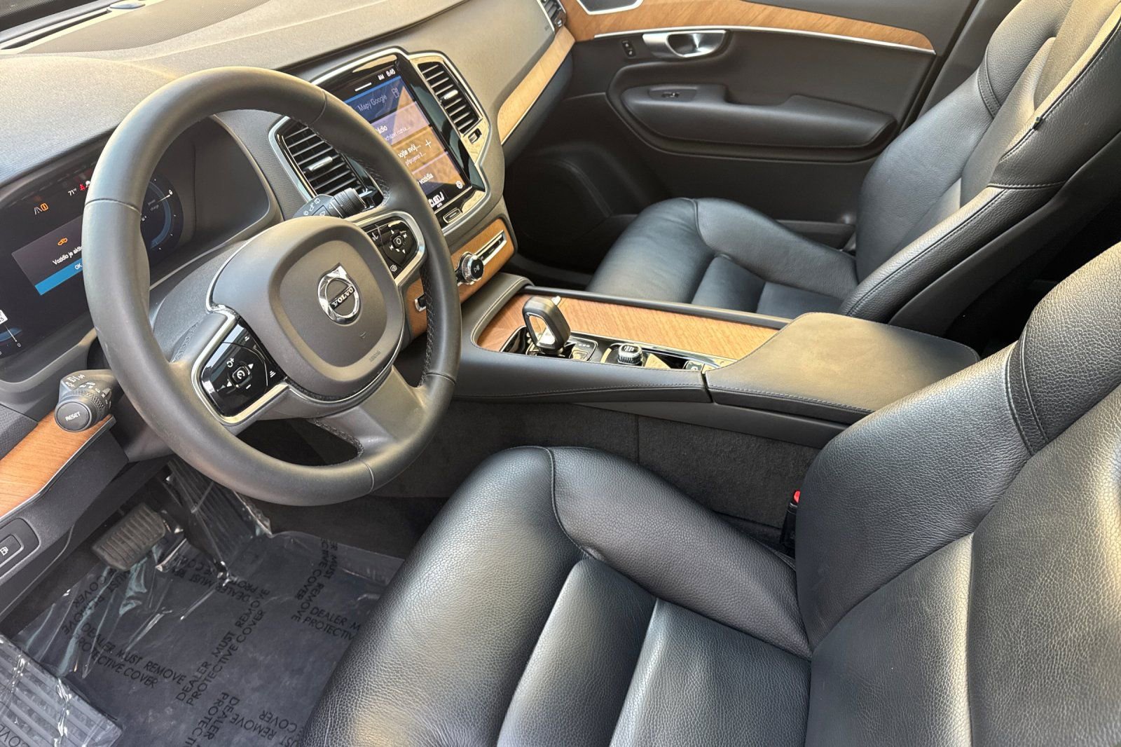 Used 2023 Volvo XC90 T8 Plus w/ Protection Package Premier image 9