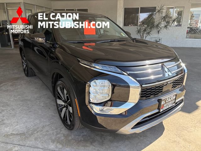Used 2025 Mitsubishi Outlander SE FWD image 1