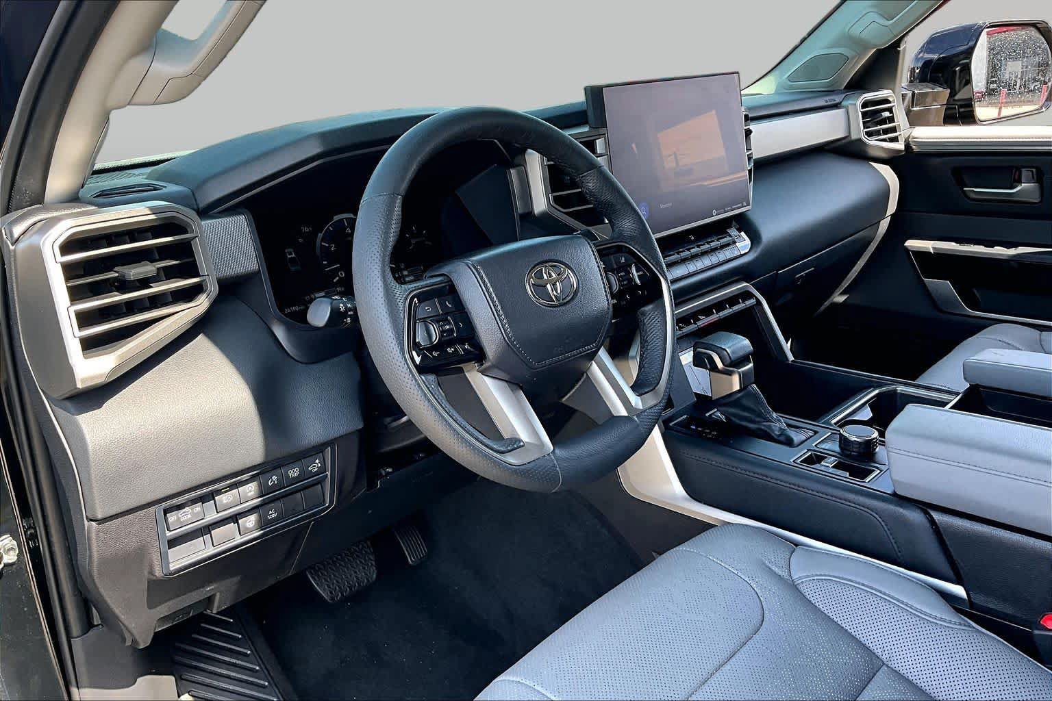 Used 2024 Toyota Tundra Limited AWD/4WD image 18