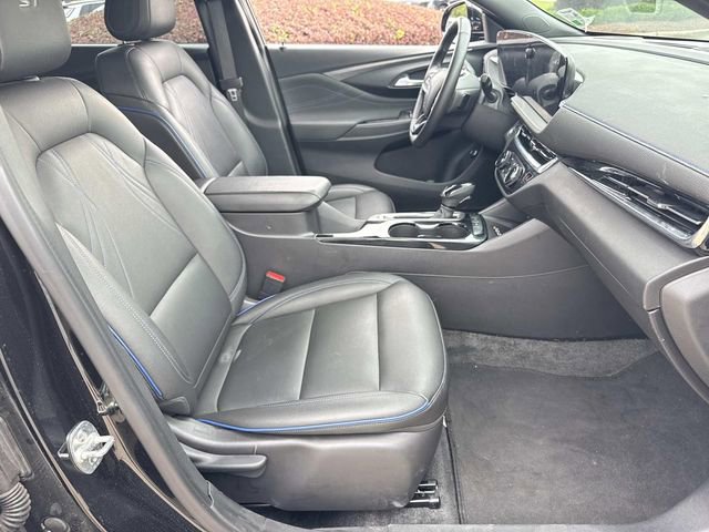 Used 2025 Buick Envista Sport Touring w/ Convenience I Package FWD image 11