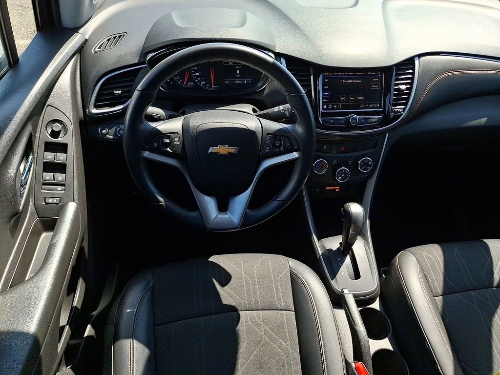 Used 2022 Chevrolet Trax LT w/ LT Convenience Package AWD/4WD image 2