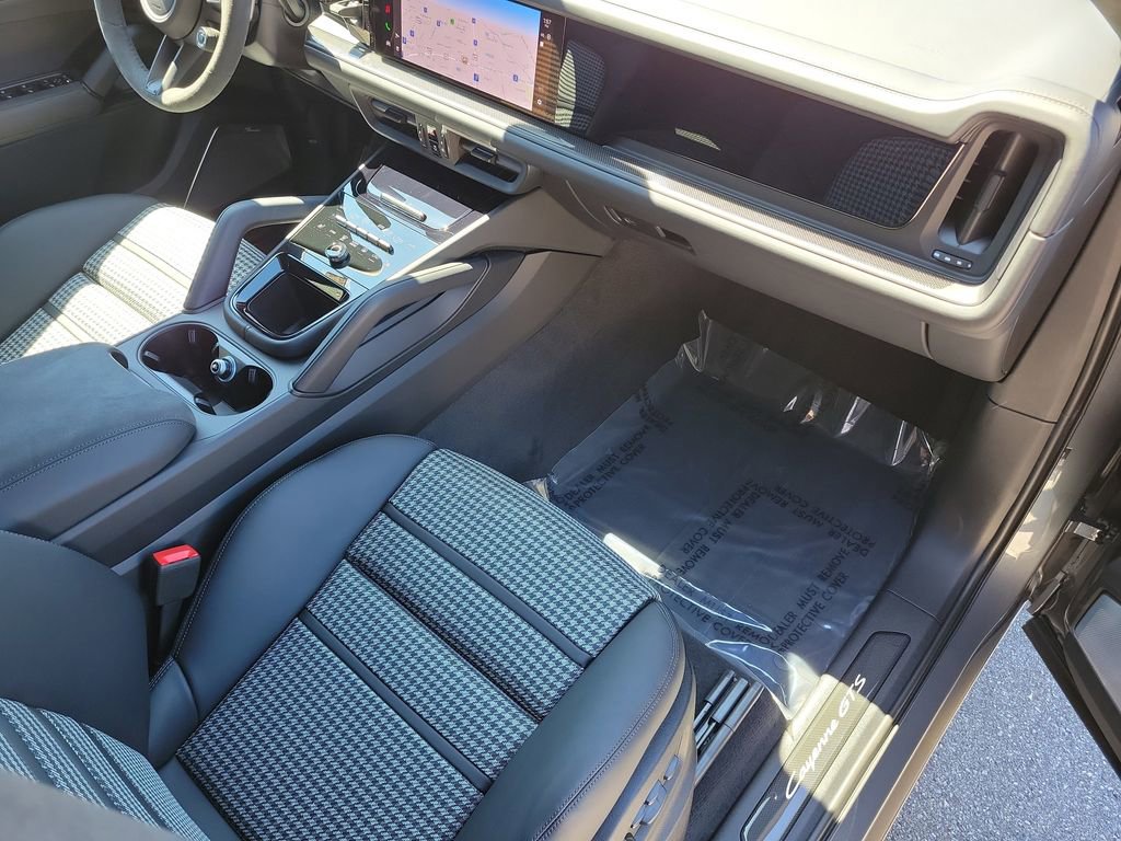 New 2026 Porsche Cayenne GTS image 19