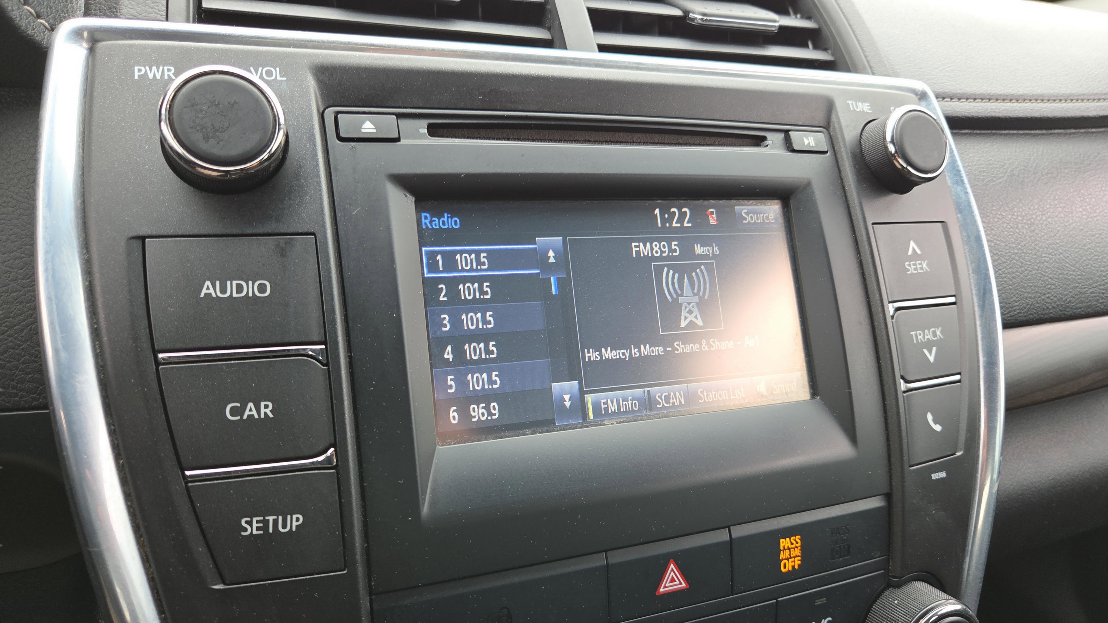 Used 2015 Toyota Camry LE image 29